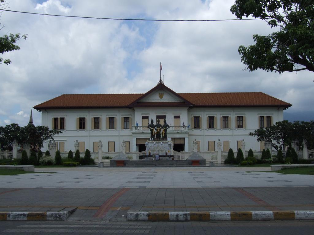 Baan Klang Vieng Hotel Csiangmaj Kültér fotó